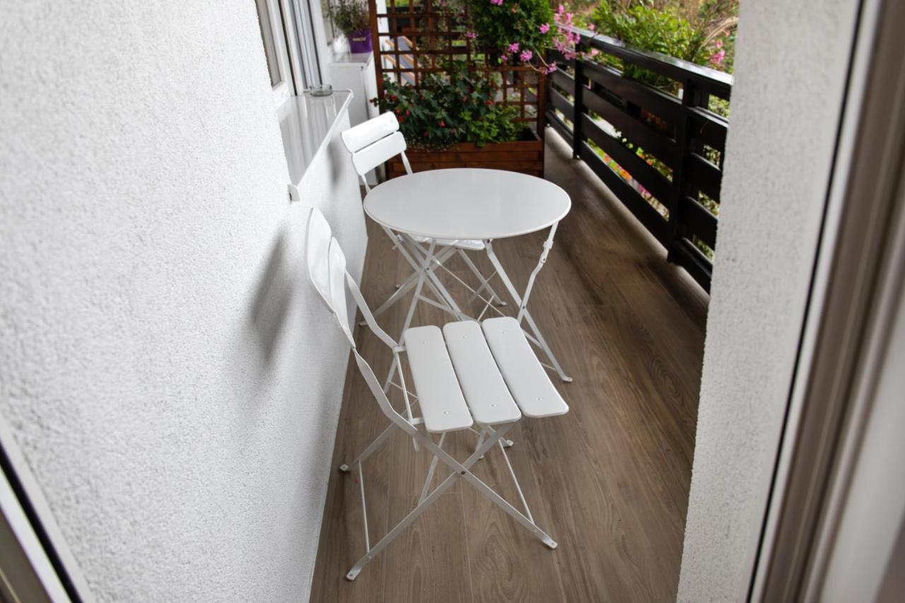 Honey Apartments Zirovnica Esterno foto