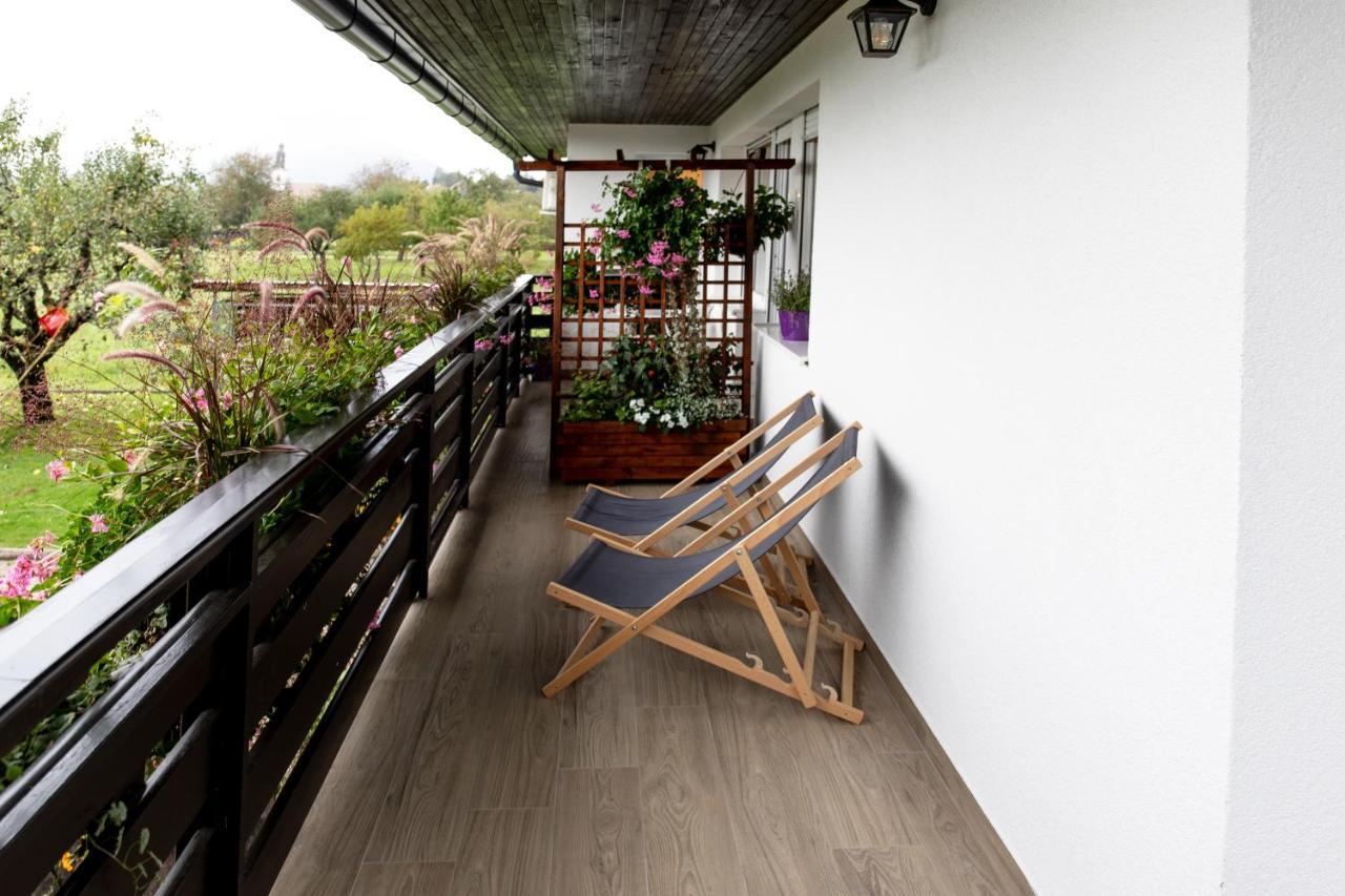 Honey Apartments Zirovnica Esterno foto