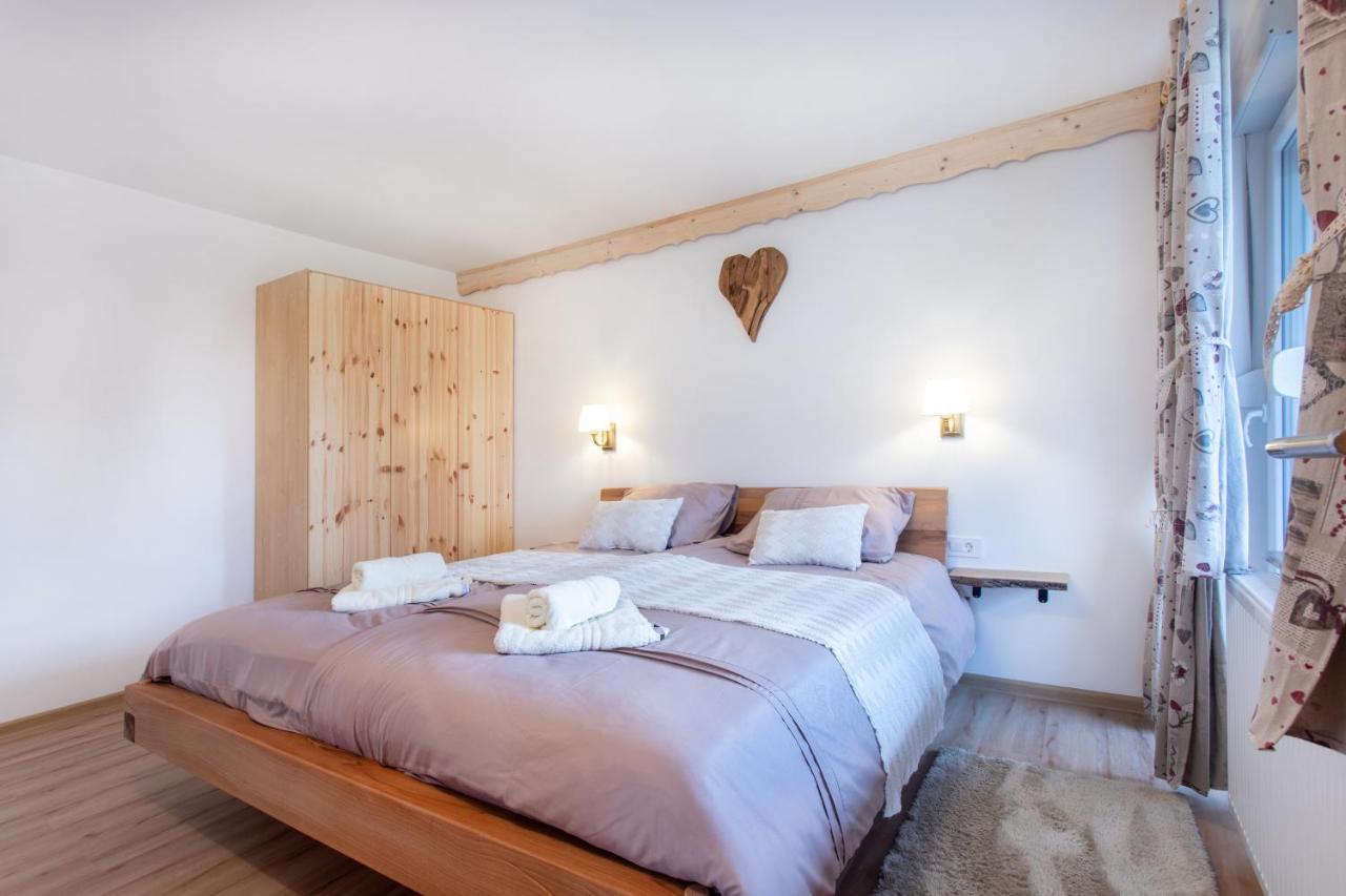 Honey Apartments Zirovnica Esterno foto