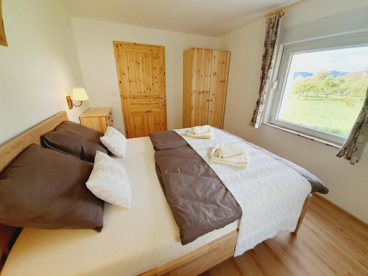 Honey Apartments Zirovnica Esterno foto
