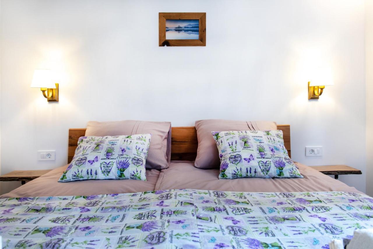 Honey Apartments Zirovnica Esterno foto